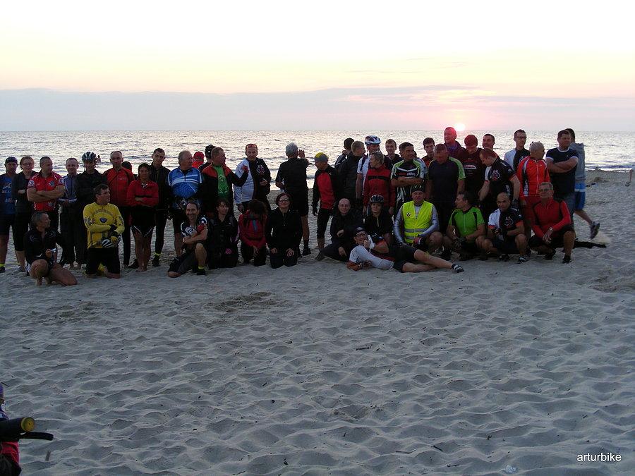 Większa część bikerów na plaży w Stegnie