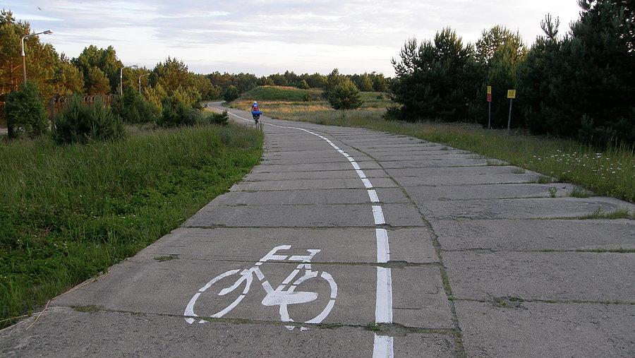 Po takiej nawierzchni to testowaliśmy bagażniki i sakwy - wytrzymały wszystkie wertepy :)