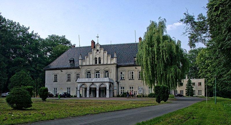 Łodygowice - Pałac neogotycki