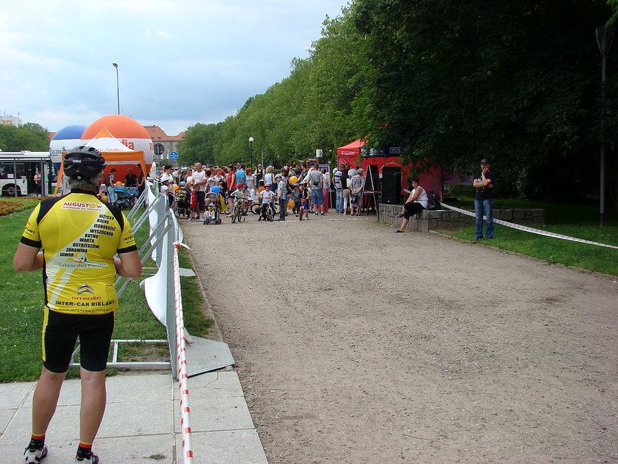 Między osiedlowy wyścig maluchów