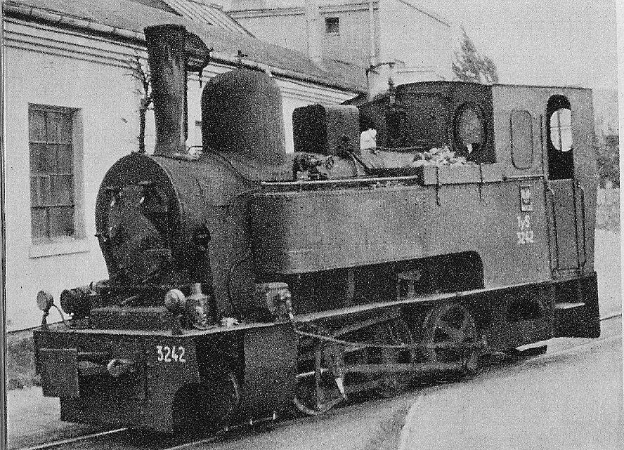 Stacja Piaseczno Miasto-rok 1970 lokomotywa Ty5 nr 5242