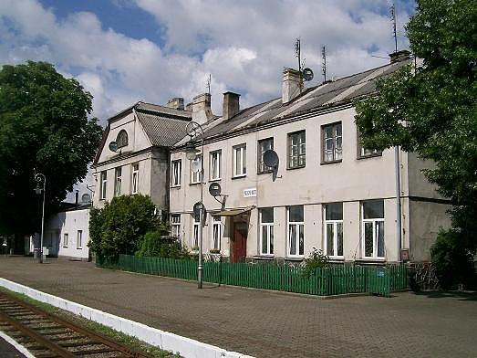 Główny budynek stacyjny - dziś uzytkowany jako mieszkanai komunalne