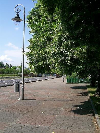 Wymienione wcześniej Towarzystwo zadbało nie tylko o odnowienie peronów ale również o stylowe latarnie. Muszę sprawdzić późną jesienią jak one świecą