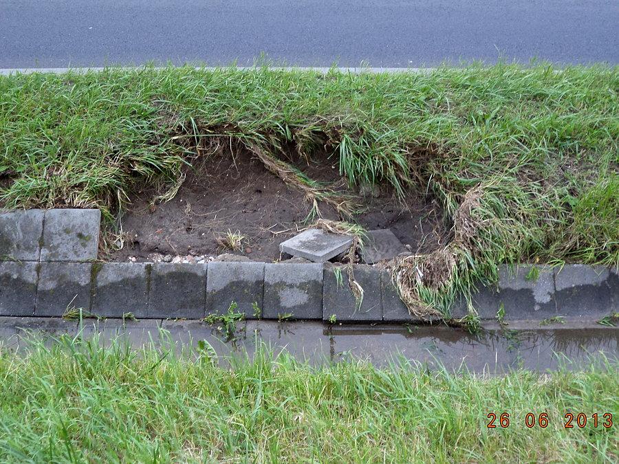 Efekt pracy dryny odwadniającej skarpę