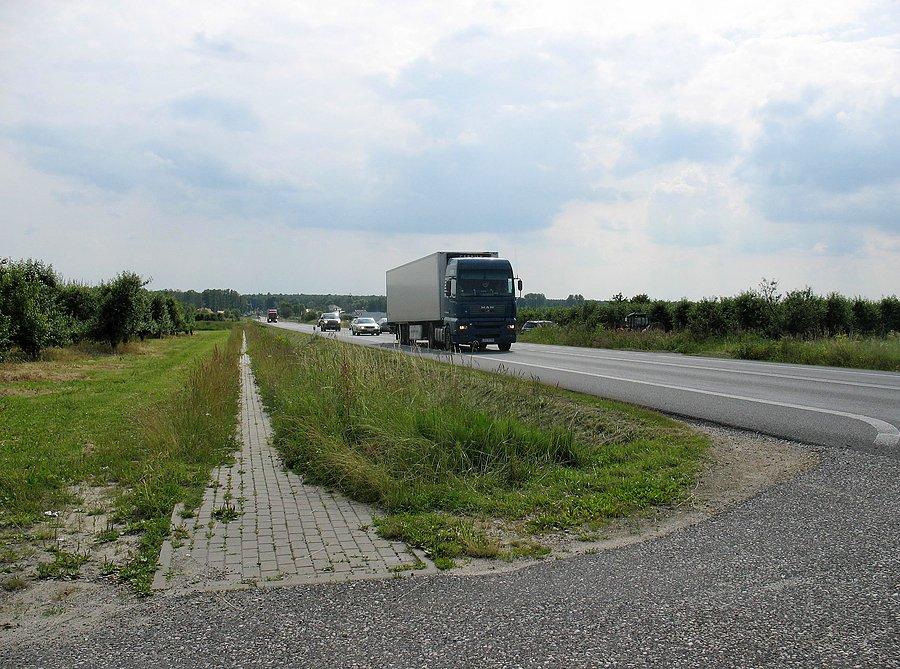 Czaplinek - chodnik za pieniążki z UE (jeszcze go widać)