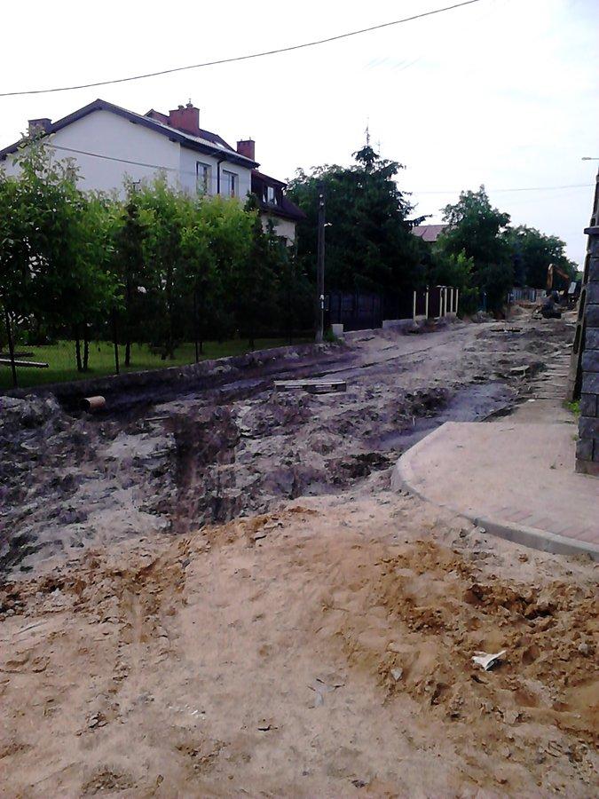 Tędy nie dało się nawet rowerem . Rozkopana ulica Północna