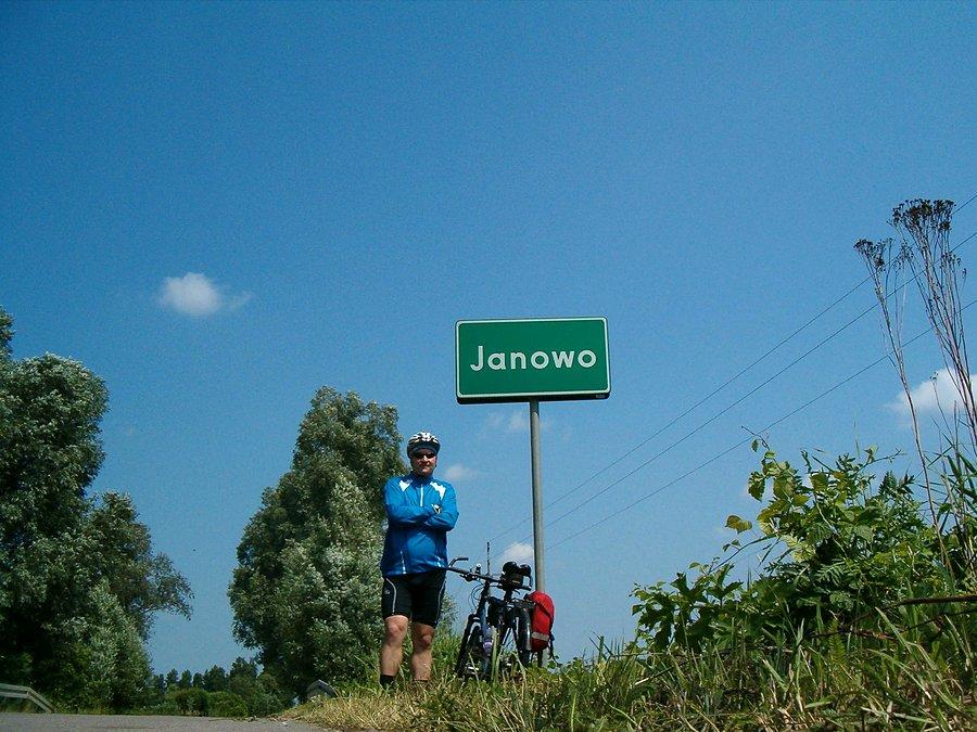 29-06-2013. Wycieczka rowerowa do Aniołowa. Na drodze we wsi Janowo