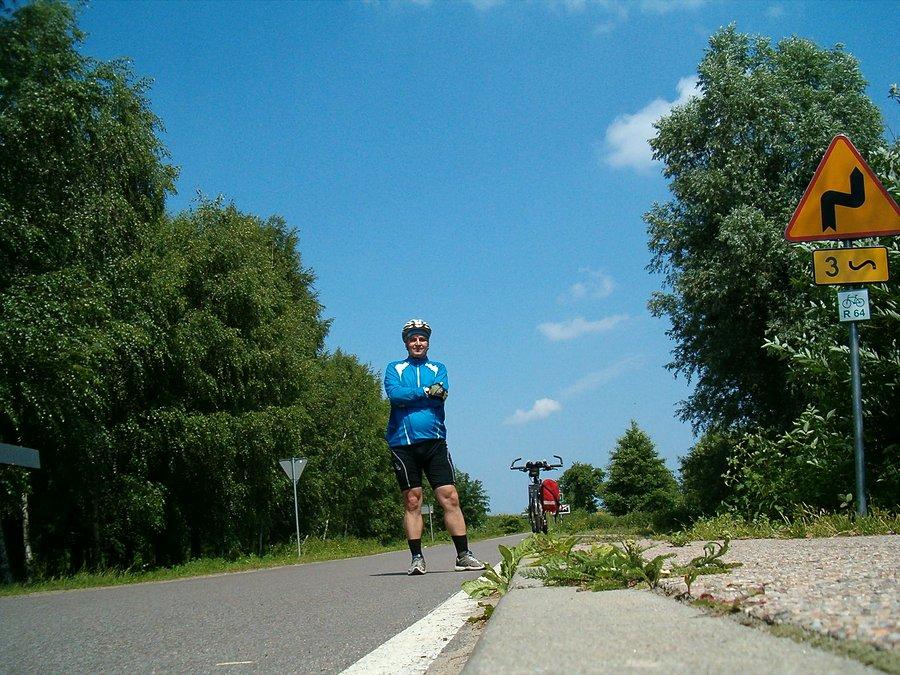 29-06-2013. Wycieczka rowerowa do Aniołowa. Na drodze we wsi Bielnik Drugi