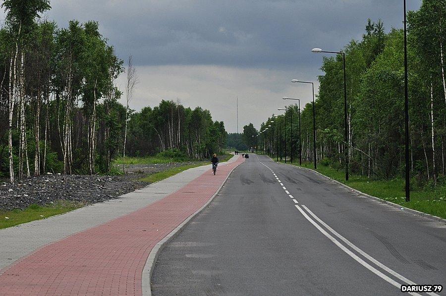 Na terenach po kopalni Maczki-Bór w Sosnowcu powstała droga wraz z drogą rowerową