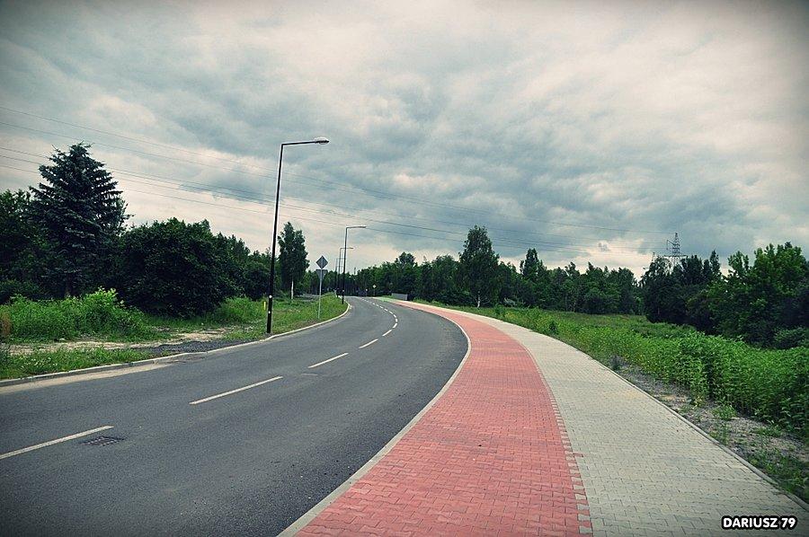 Na terenach po kopalni Maczki-Bór w Sosnowcu powstała droga wraz z drogą rowerową