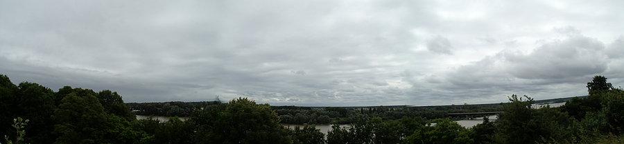 Panorama na Narew z górki na niebieskim szlaku - Twierdza Modlin