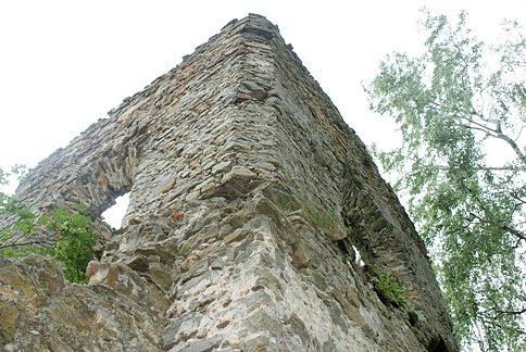 2 ściany ruin zboru