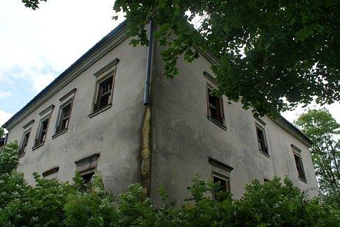 Raczej ruiny dworu w Skotnikach