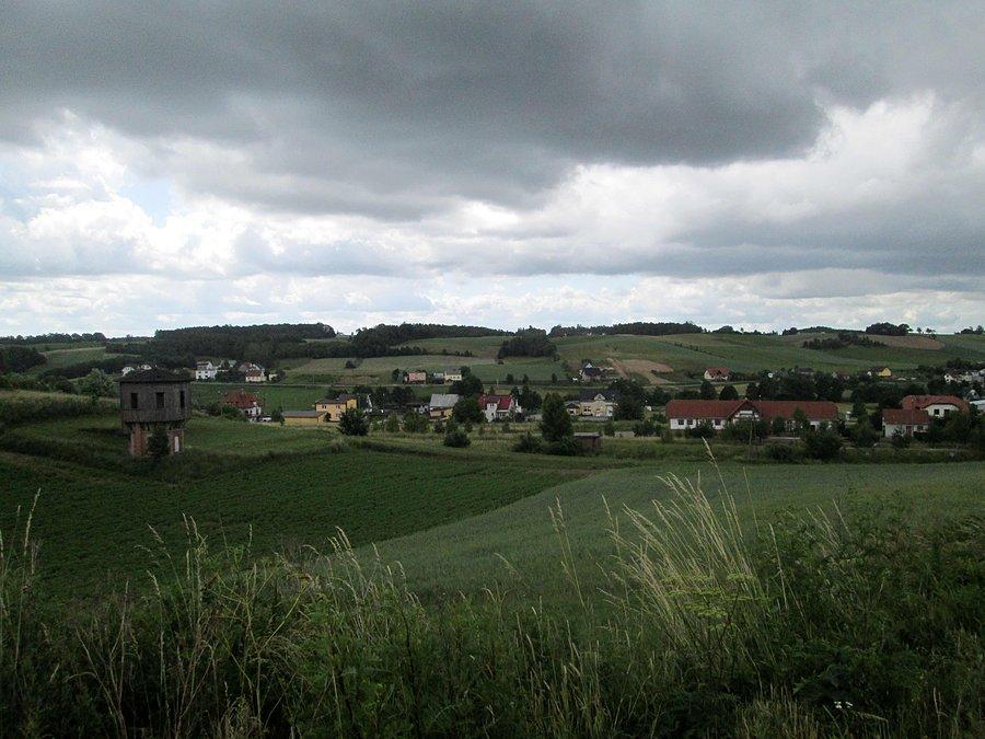 Ciemne chmury nad Miechucinem