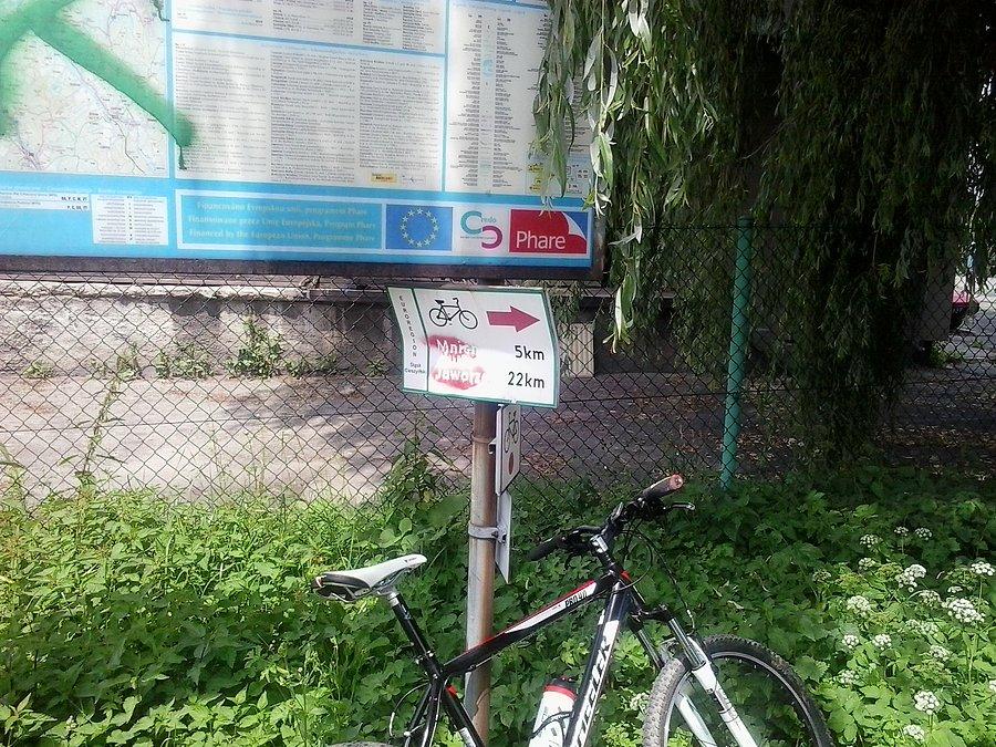 Strumień - początek czerwonej trasy do Jaworza