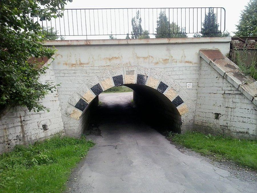 Chybie Mnich - tunel pod torami , lepiej się tu nie wyprostowywać :p