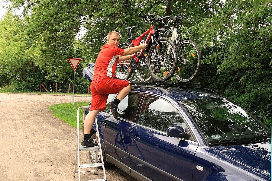 Zaczynamy. Rowerki ściągamy z dachu