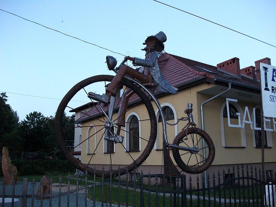 Metalowy rowerzysta