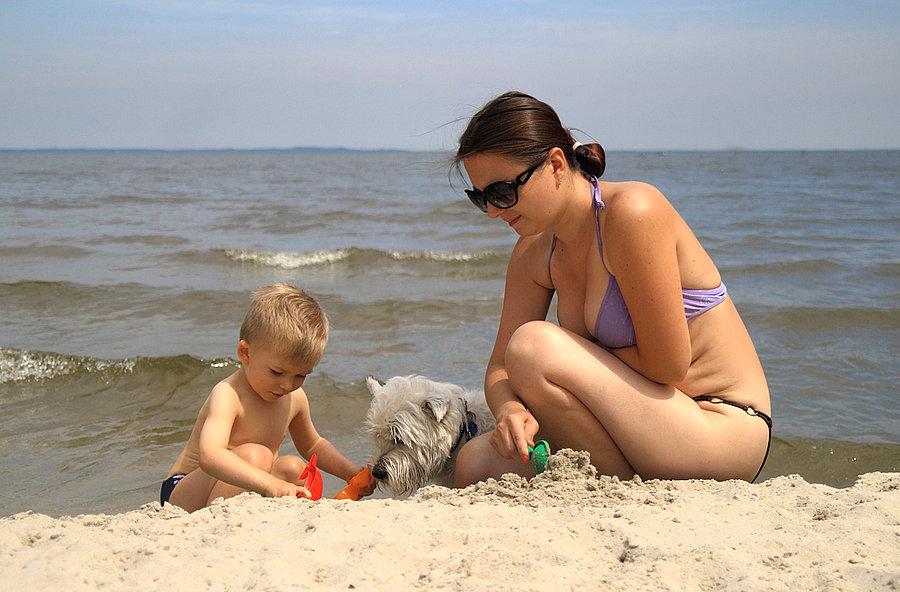 Misia i Kacper na plaży w Ueckermunde