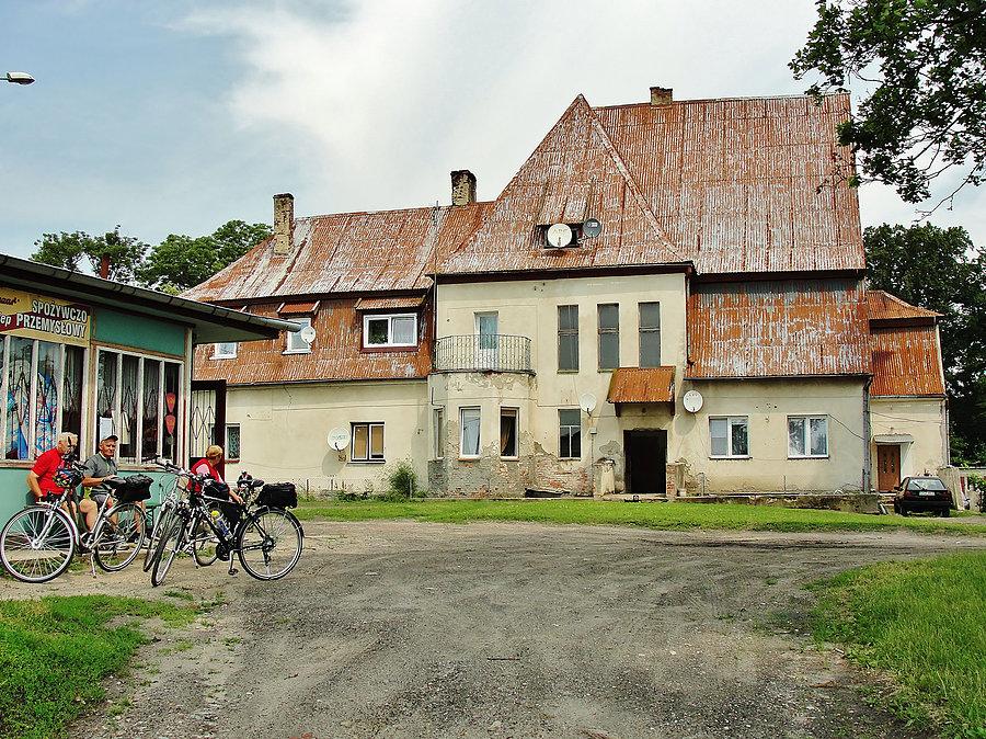 Postój przy sklepie w Węgrach