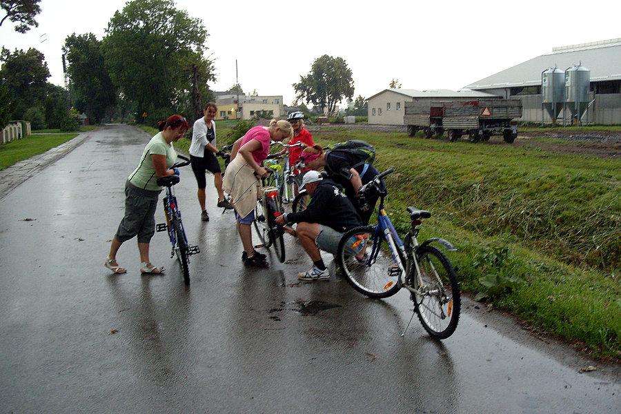 Rowerowa środa - Stogi- awaria roweru Ani, pomógł nam jeden Pan