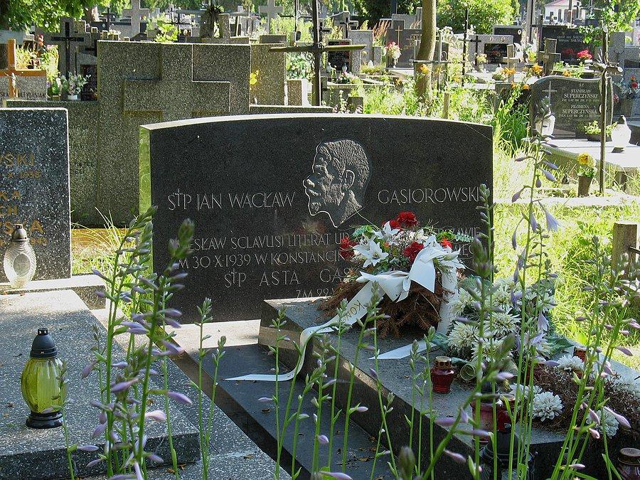 Cmentarz Skolimowski - grób Wacława Gąsiorowskiego i jego żony Asty