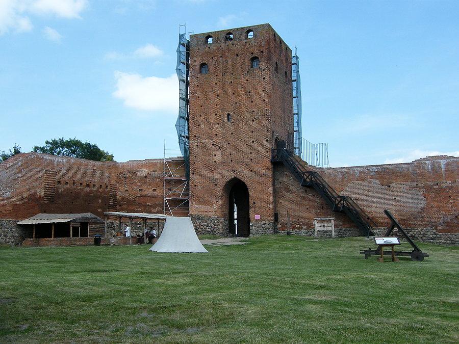 Zamek w Czersku- dziedziniec