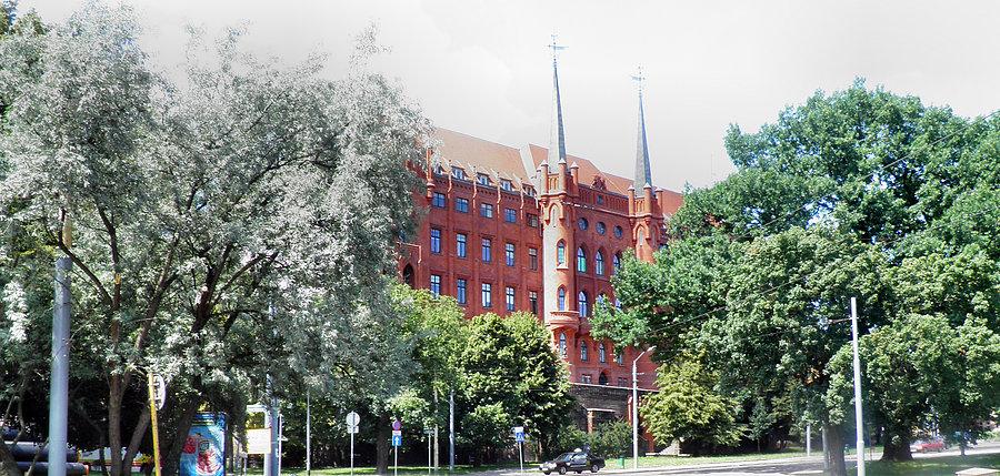 Szczeciński ratusz "czerwony" - 7 lipca 13 r