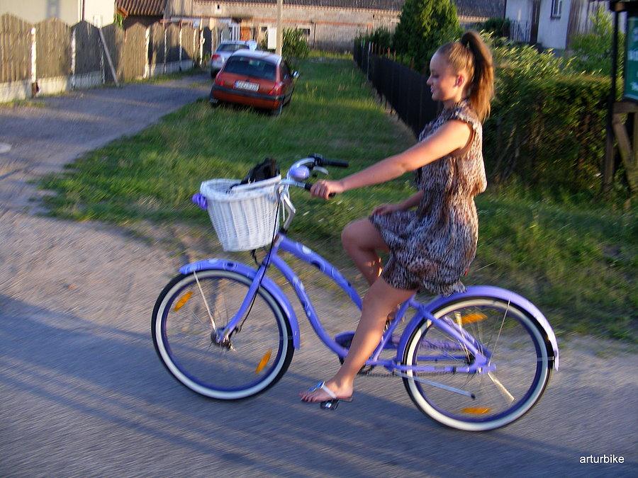 Jedna z mijanych rowerzystek po drodze :-)