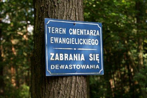 Na terenie cmentarza ewangelickiego w Lubiaszowie
