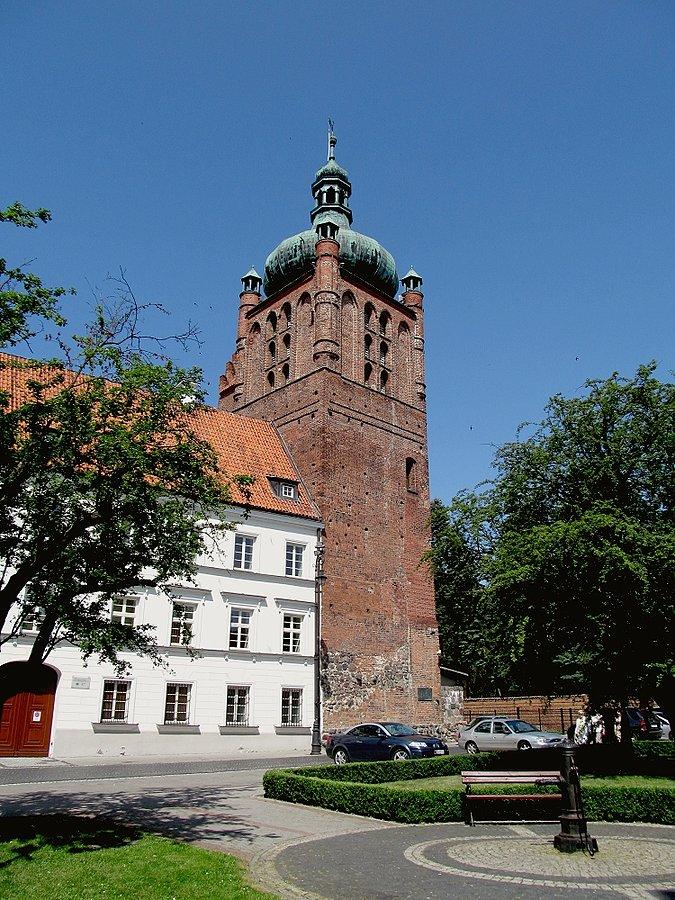 Płock - pozostałości po zamku i fragment Muzeum Diecezialnego