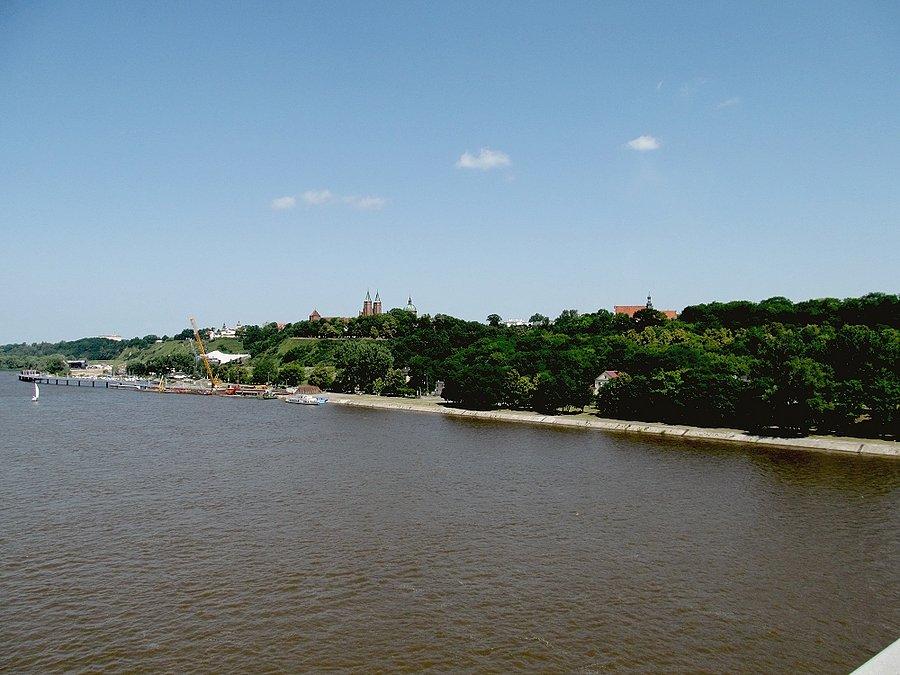 Płock - Rzut oka na Wzgórze Tumskie z mostu nad Wisłą