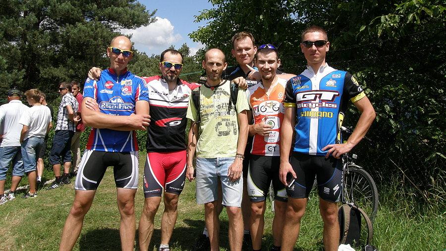 Wesoła ekipa bikestatsowych kibiców w Żerkowie
