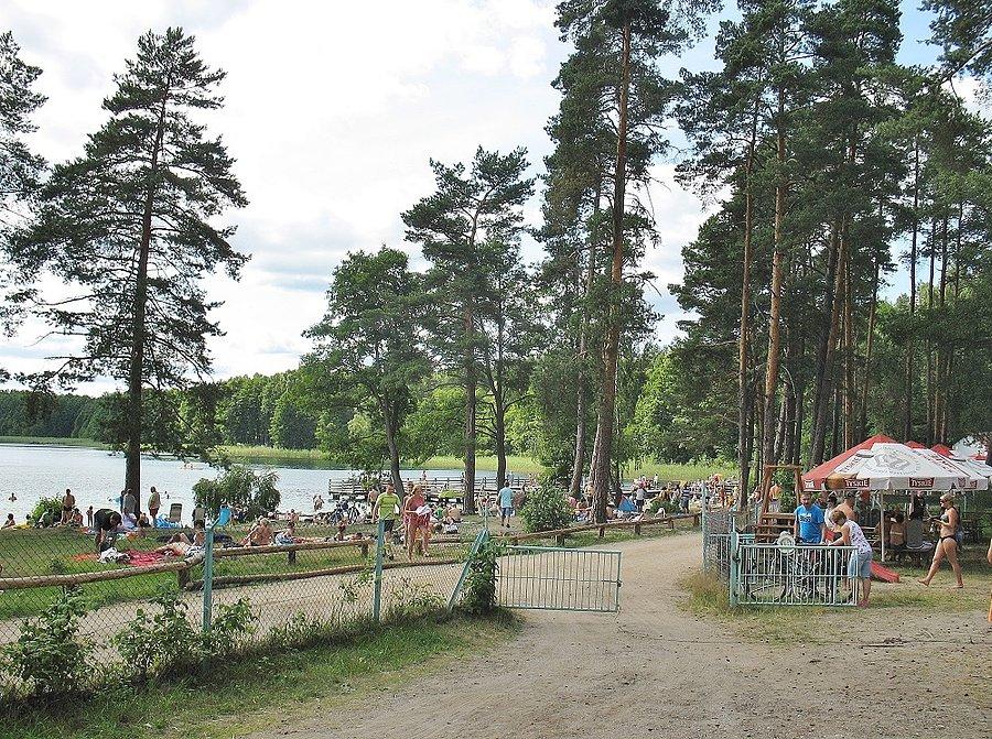 Jezioro Gim i pole namiotowe Pod Sosnami