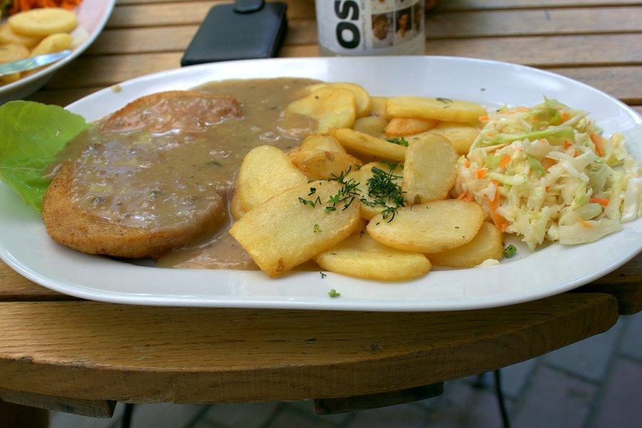 Moja porcja obiadowa _ sznycel w sosie grzybowym :)