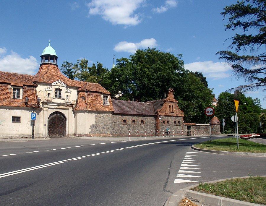 Niemodli, fragmenty murów obronnych