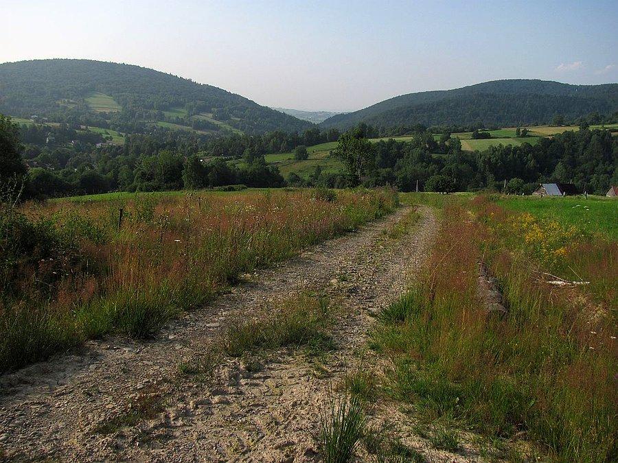 Szutrowy podjazd nad Bielankę