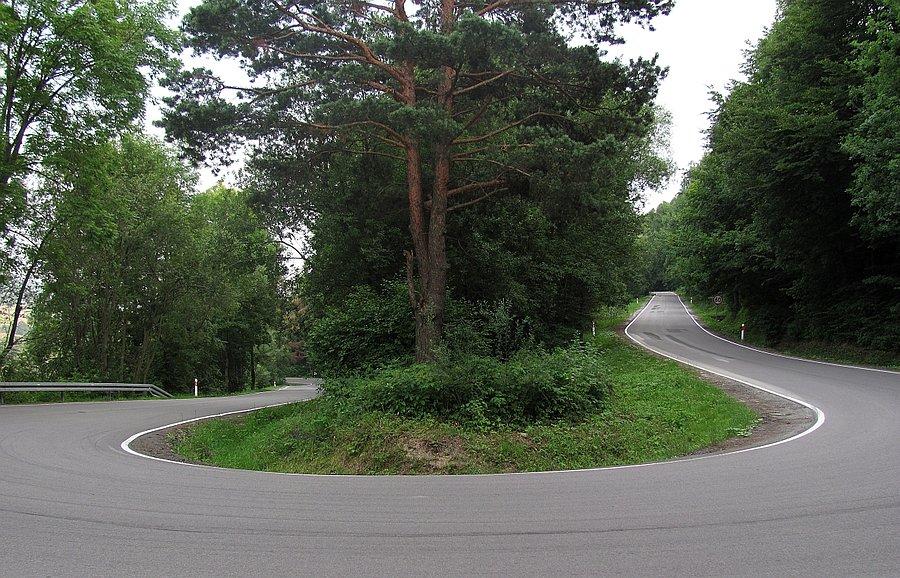 Patelnia na podjeździe na Przełęcz Małastowską
