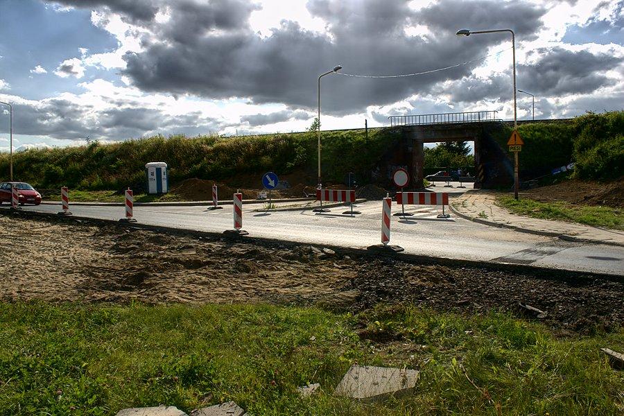 Budowa ronda na skrzyżowaniu ulic Niepodległości, Różanej, Broniewskiego, Warszawskeij