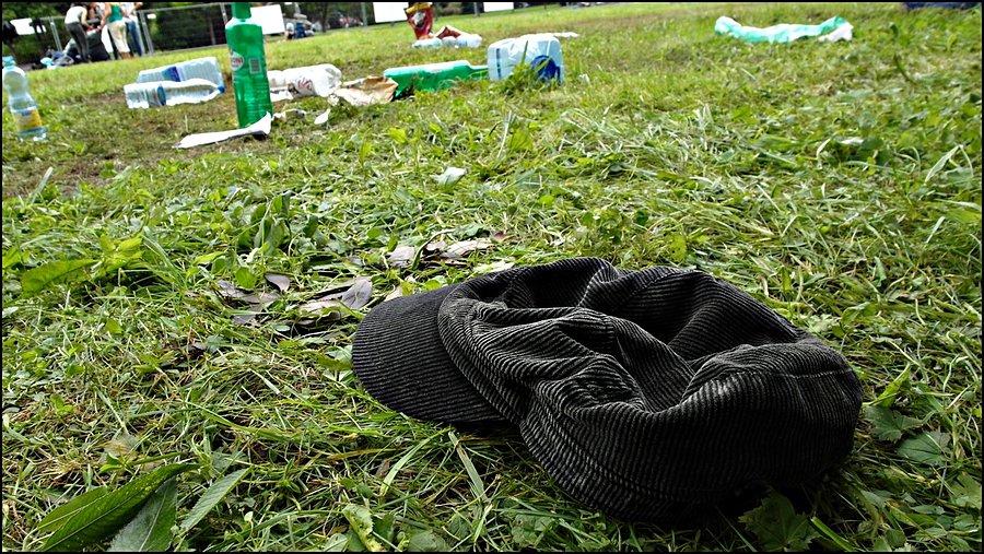 "Porządek" pozostawiony przez ekipę z Pokojowego Patrolu na polu namiotowym po akcji "Czyste Tatry" 5