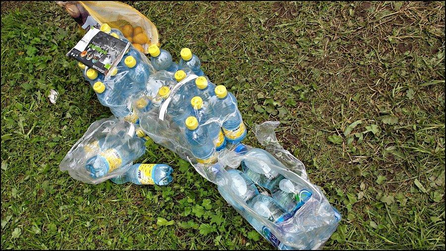 "Porządek" pozostawiony przez ekipę z Pokojowego Patrolu na polu namiotowym po akcji "Czyste Tatry" 7