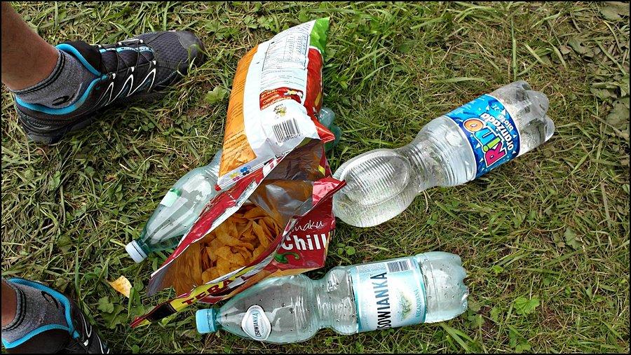 "Porządek" pozostawiony przez ekipę z Pokojowego Patrolu na polu namiotowym po akcji "Czyste Tatry" 9