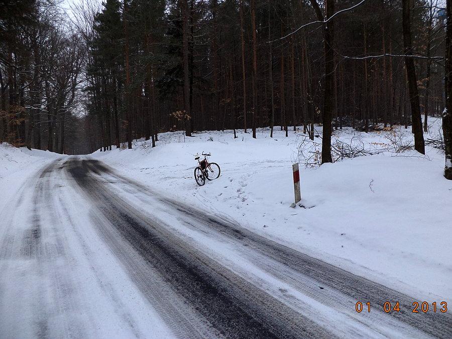 Najwyższy asfalt w lubuskim (ok. 220m) - ZAŚNIEŻONY w KWIETNIU :))