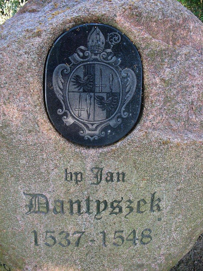 Bałdy - kamień poświęcony bp Janowi Dantyszkowi