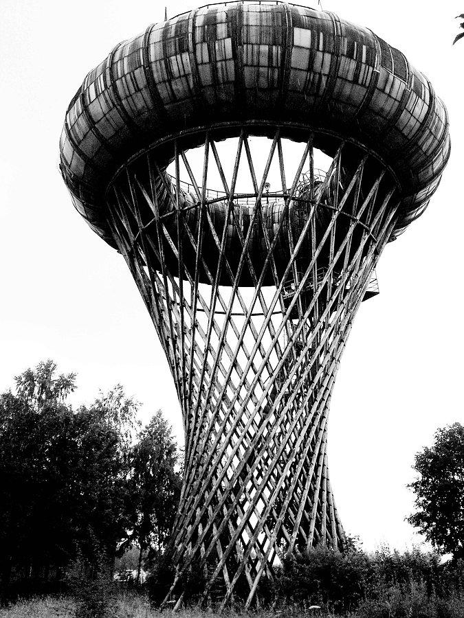 Zbiornik wyrównawczy zaprojektowany przez warszawskiego architekta Jerzego Michała Bogusławskiego w 1972