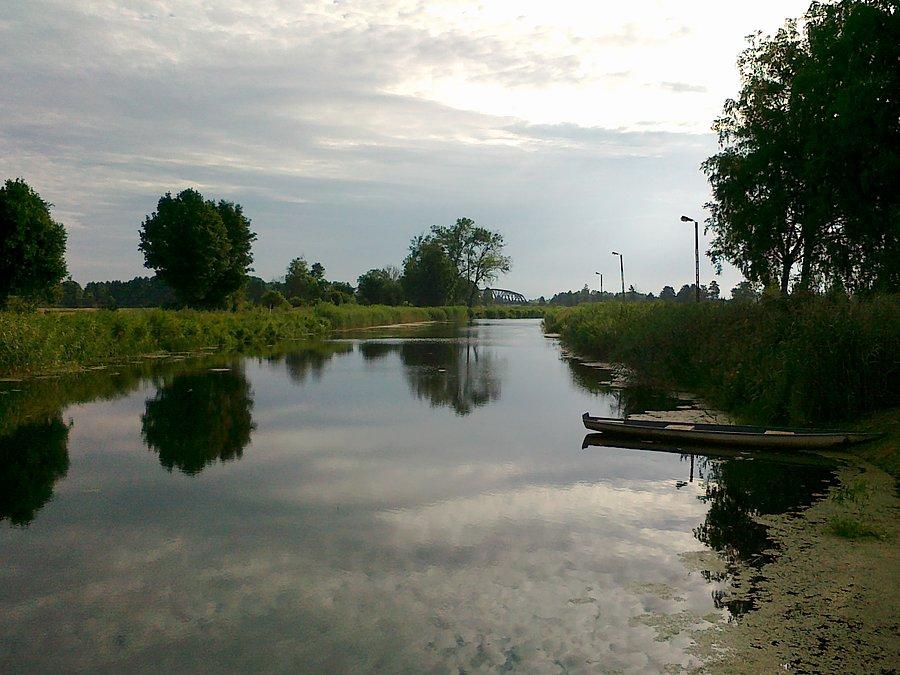 Widok na Noteć - w oddali most kolejowy w Drawskim Młynie