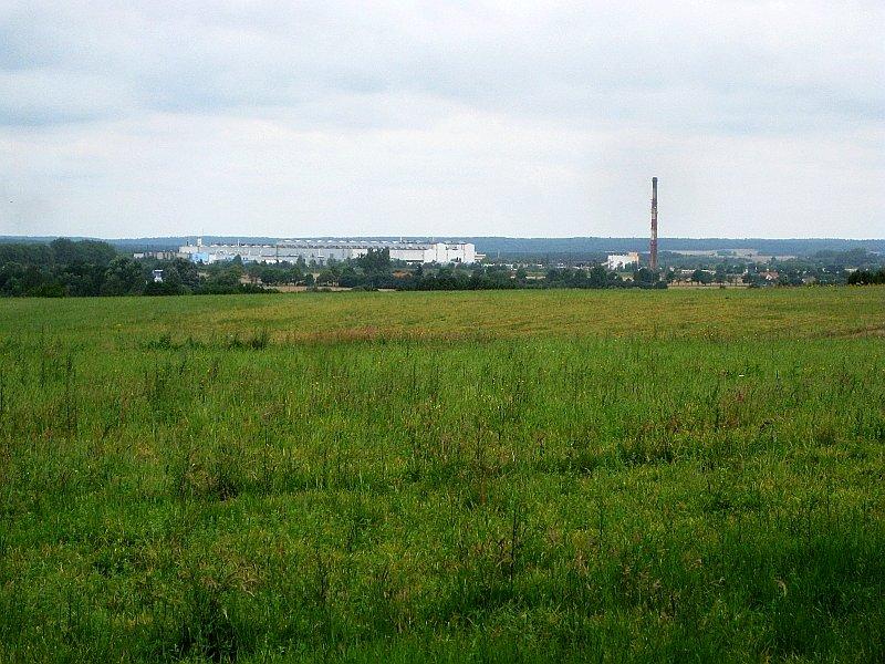 Widok z Bolechówka na fabrykę autobusów Solaris w Bolechowie