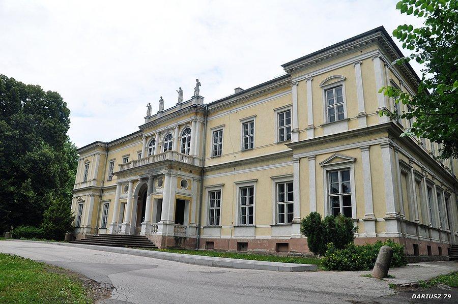 Chroberz - Pałac Wielopolskich