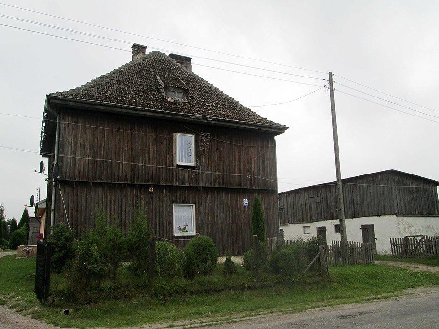 Drewniany dom w Łebuni