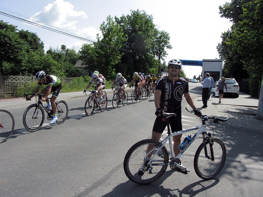 Jakiś wyścig i Piter jako lider